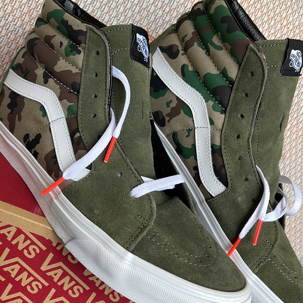 Vans Men’s Sk8-Hi
Camo Olive/White
VN0005U933
Sneakers - Picture 8 of 16